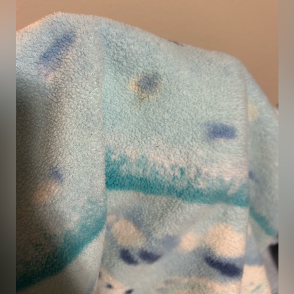 💰2/$10 Used Catalina V- Neck Blue Polar Bear Fleece Sweater - size L - Picture 4 of 9